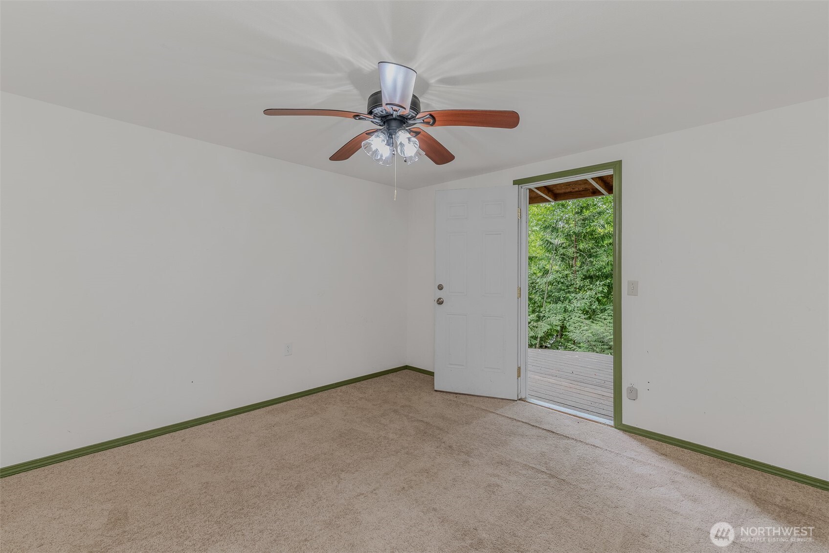 390 E Lakeshore Drive Property Photo 8
