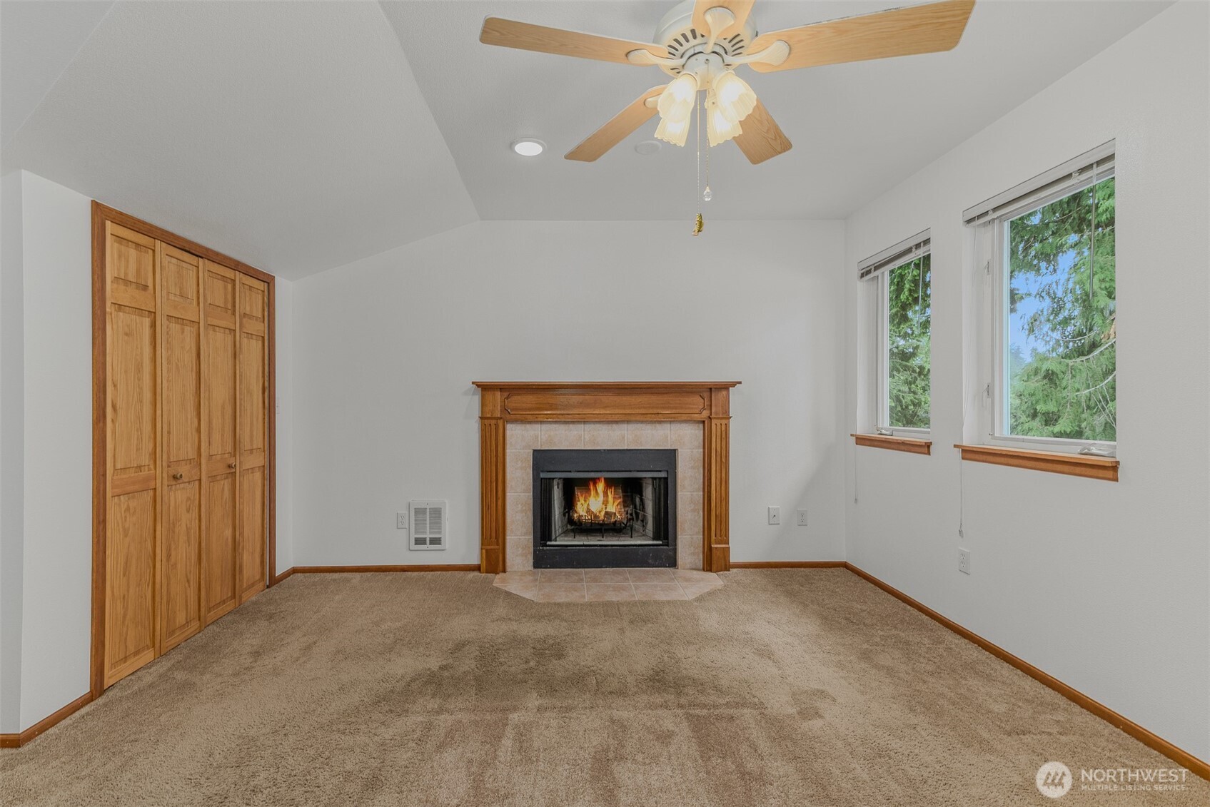 390 E Lakeshore Drive Property Photo 10