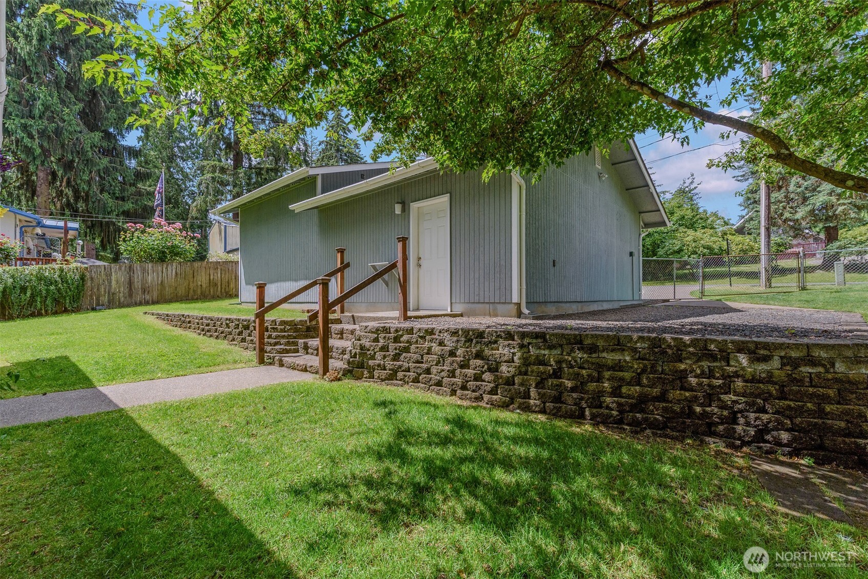 390 E Lakeshore Drive Property Photo 17