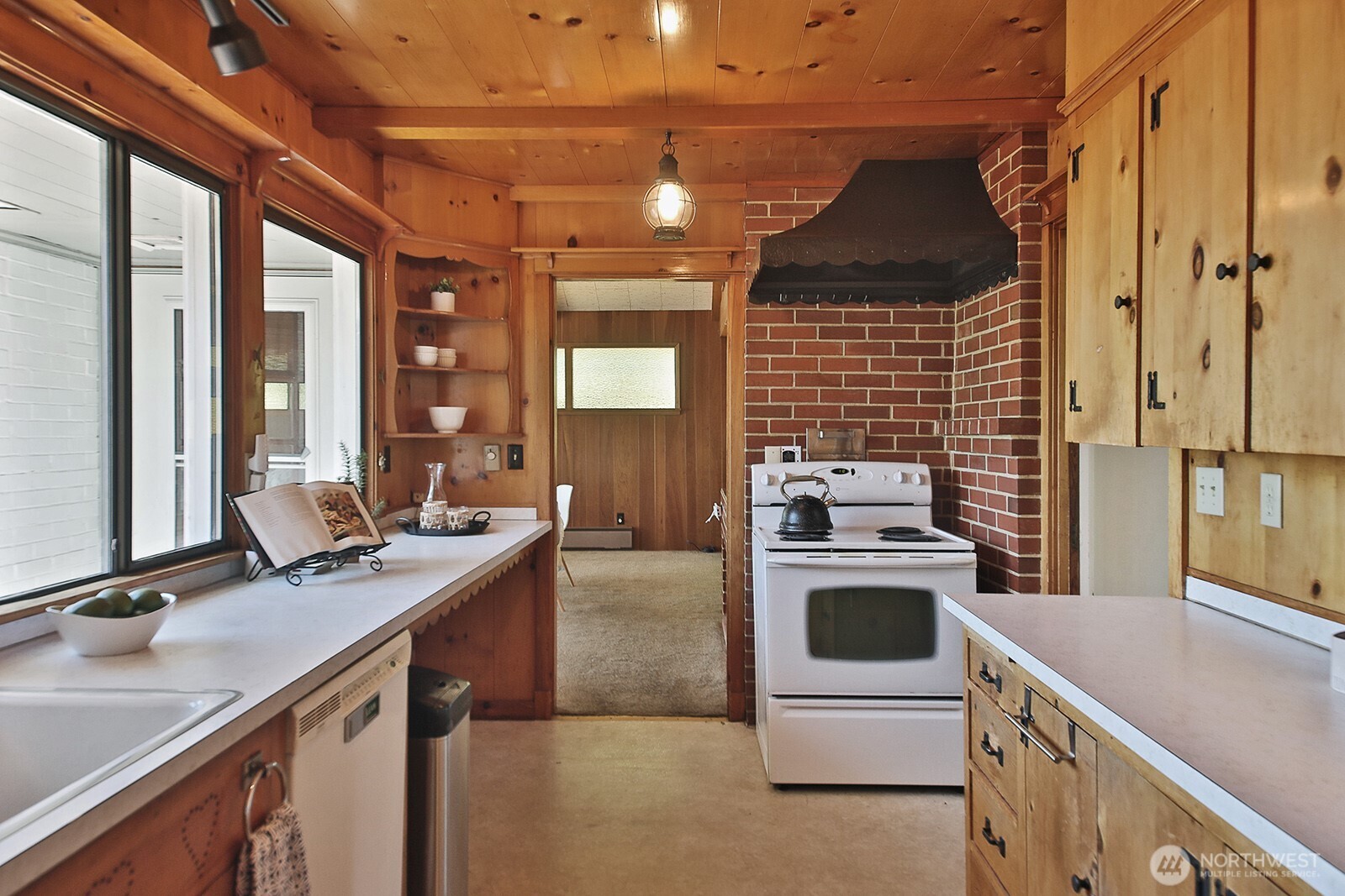 848 Old Beach Road Property Photo 10