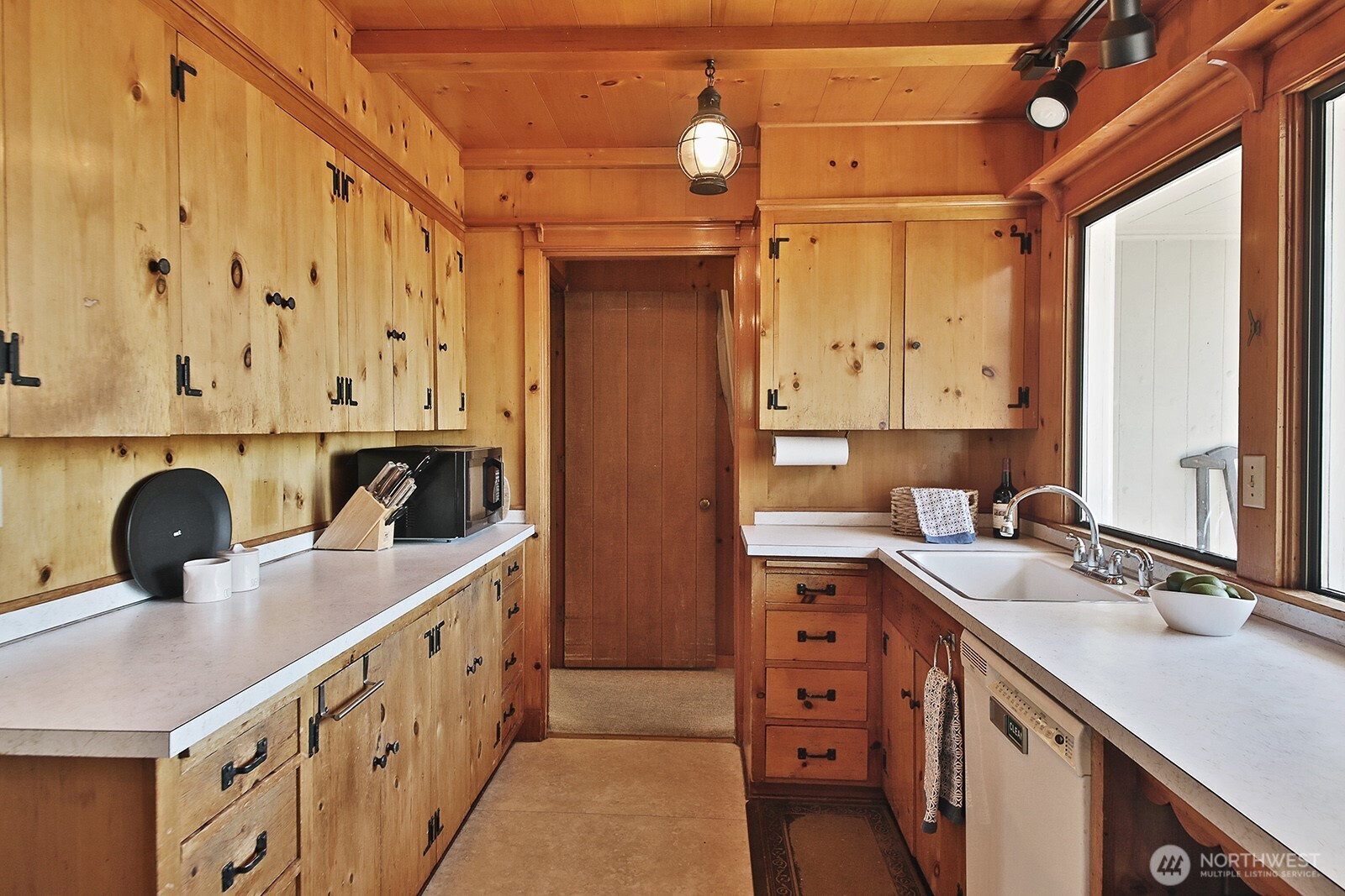 848 Old Beach Road Property Photo 11
