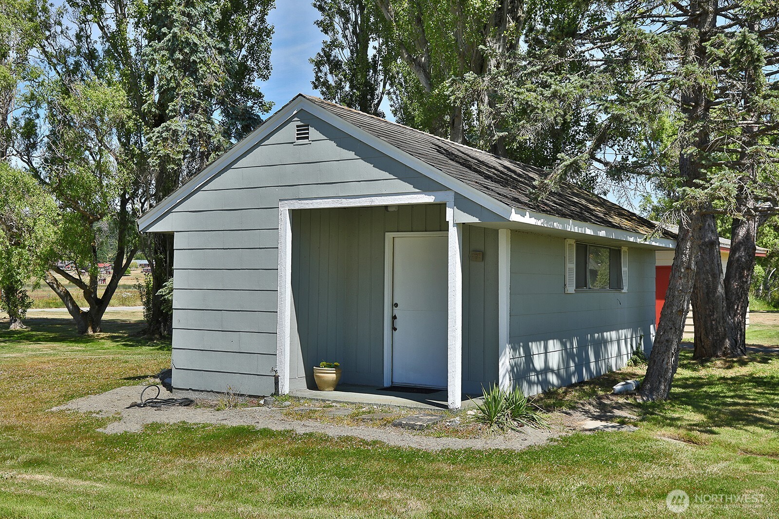 848 Old Beach Road Property Photo 17