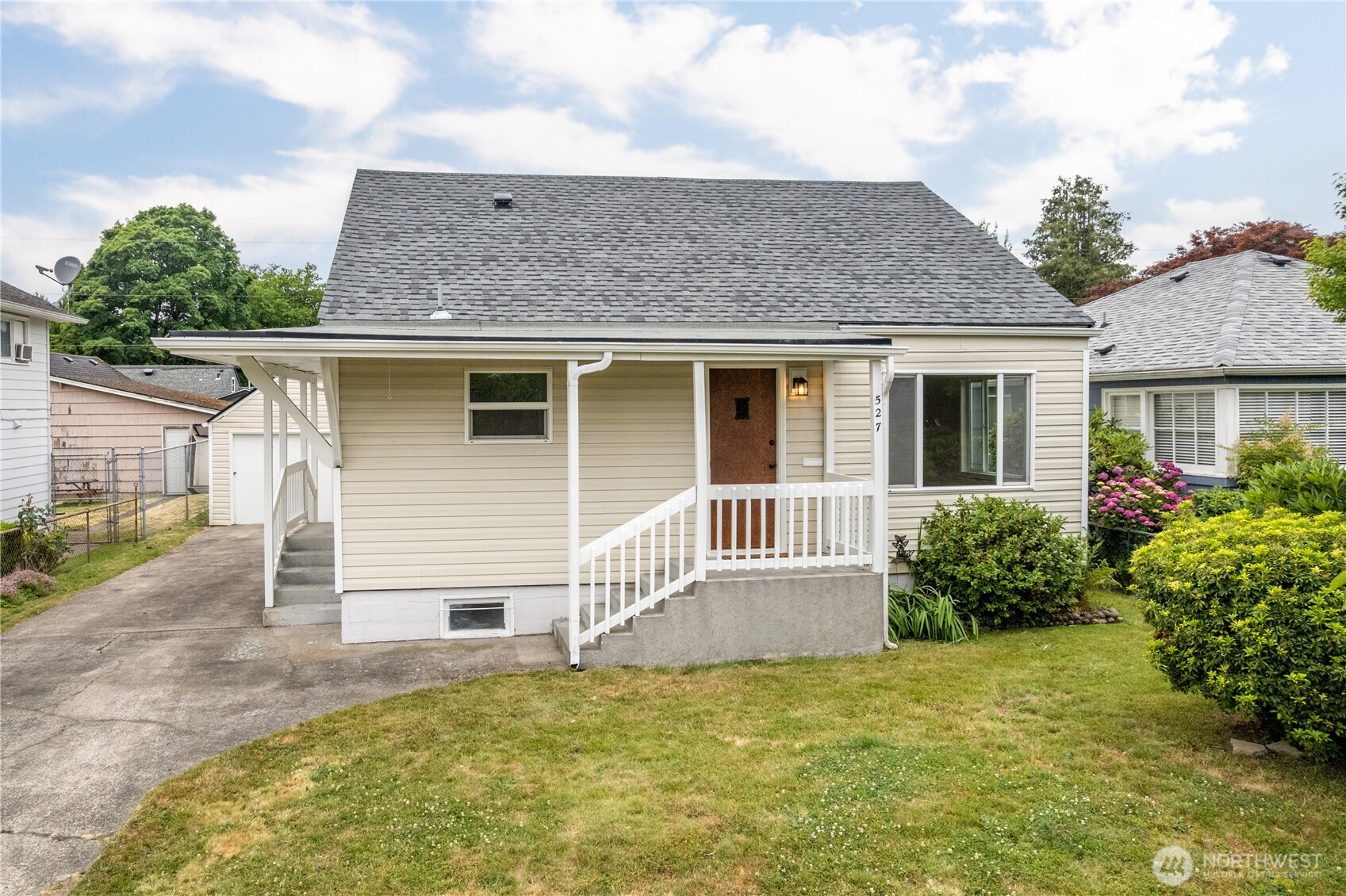 527 24th Avenue Property Photo 1