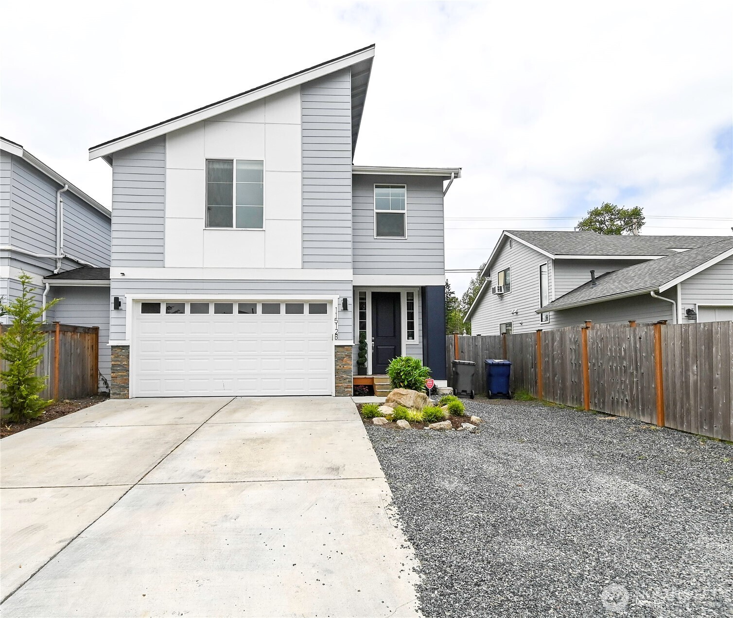 11512 3rd Place B Property Photo 1