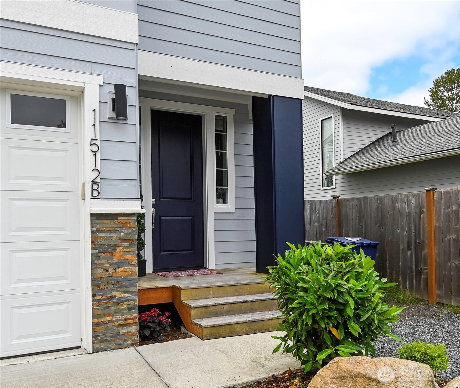 11512 3rd Place B Property Photo 2