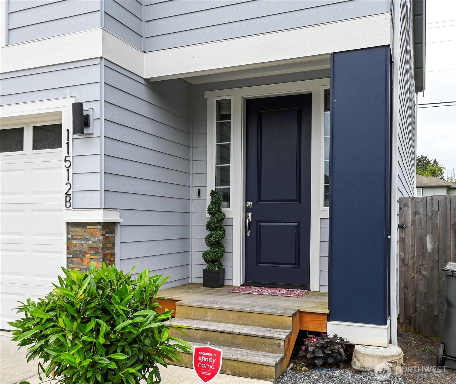 11512 3rd Place B Property Photo 3