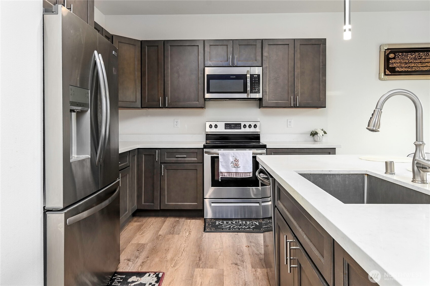 11512 3rd Place B Property Photo 8