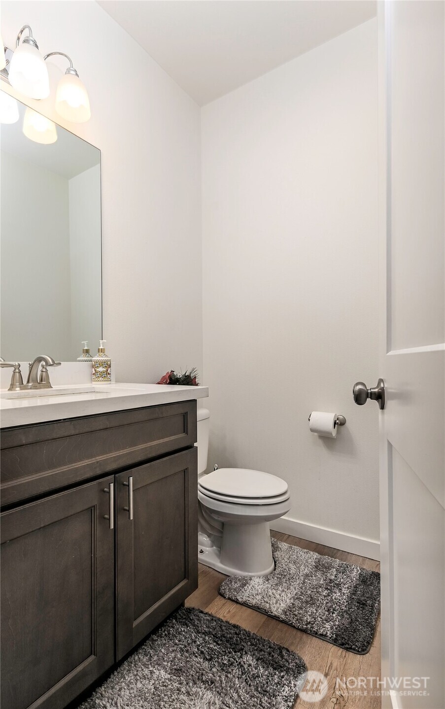 11512 3rd Place B Property Photo 10