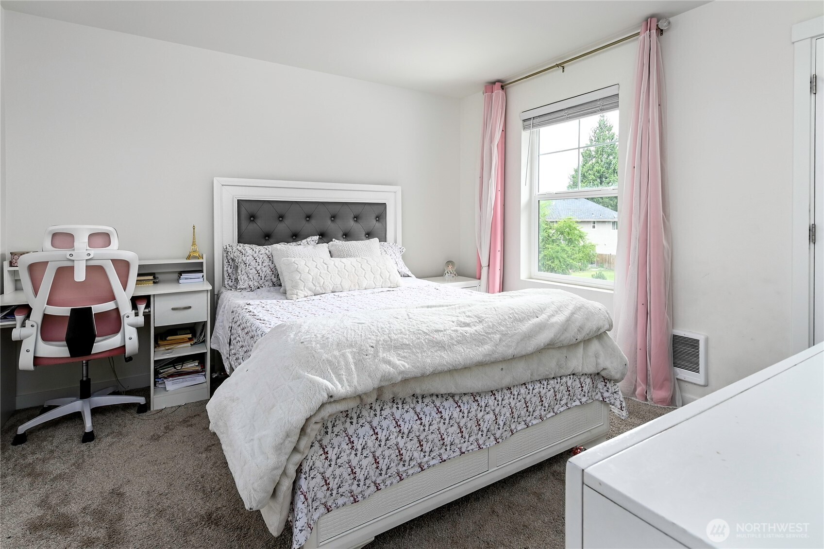 11512 3rd Place B Property Photo 14
