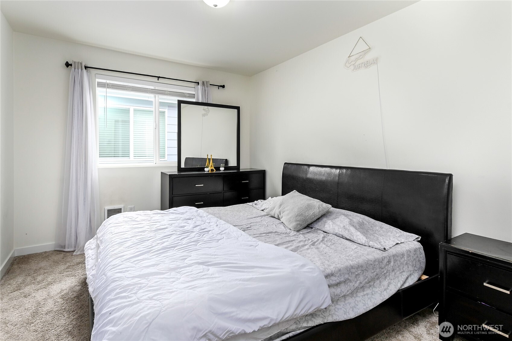 11512 3rd Place B Property Photo 16