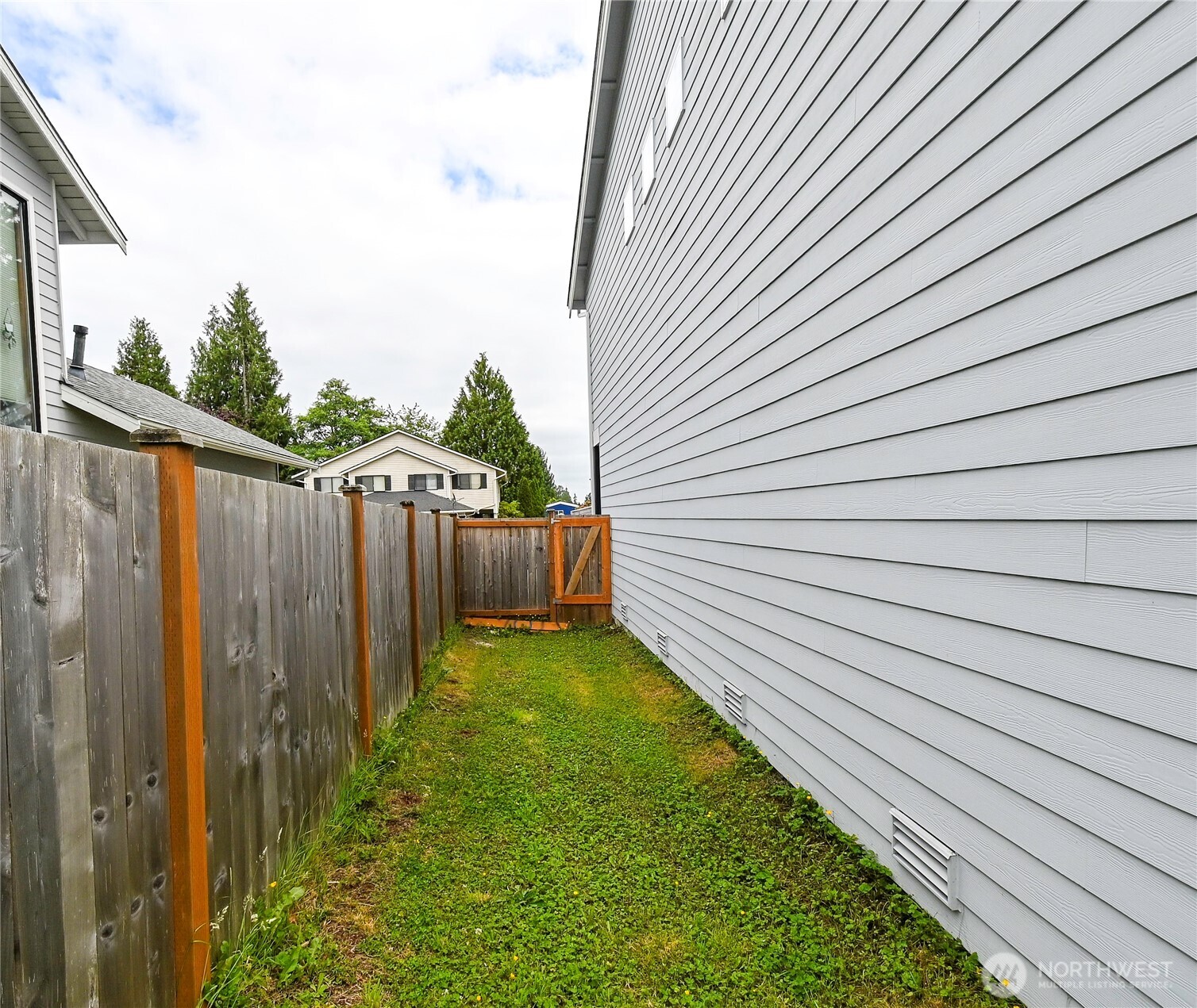 11512 3rd Place B Property Photo 24