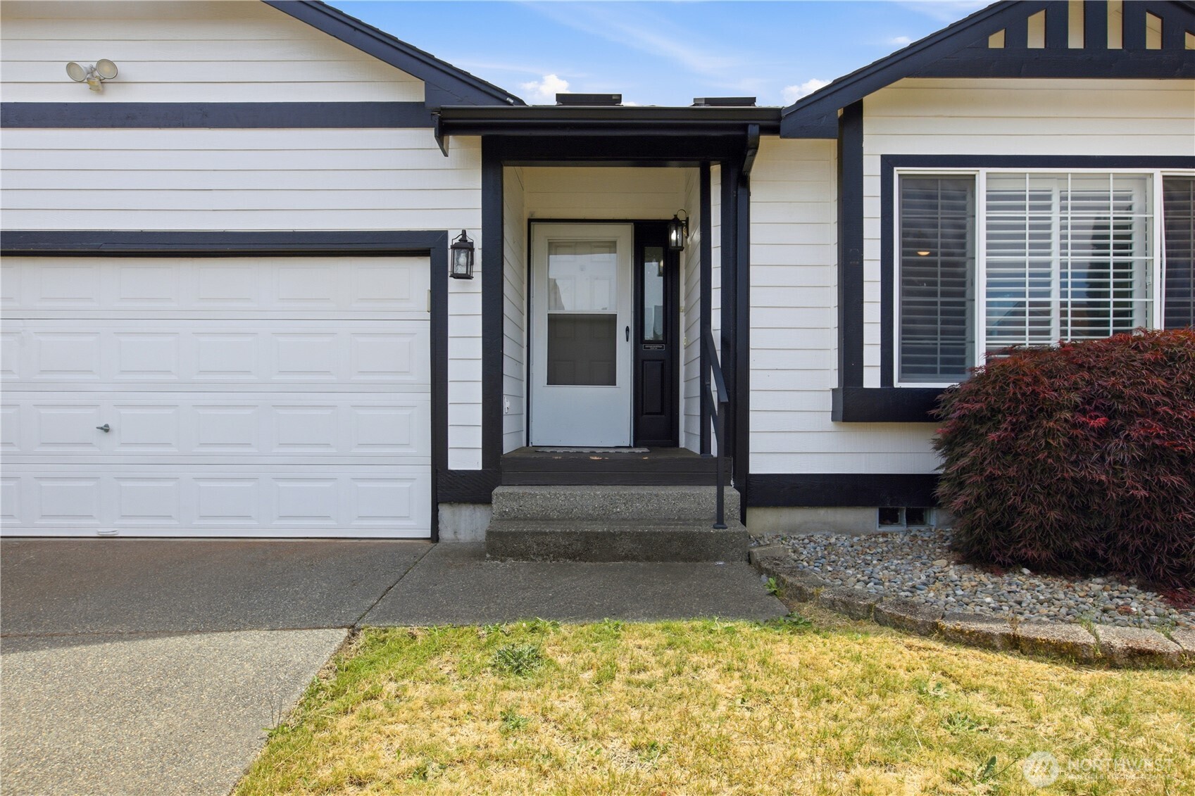 8418 201st Street Property Photo 4