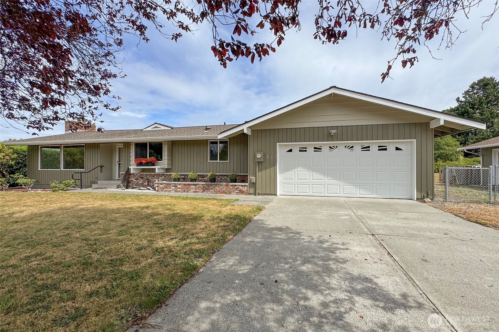 860 Thornton Drive Property Photo 2