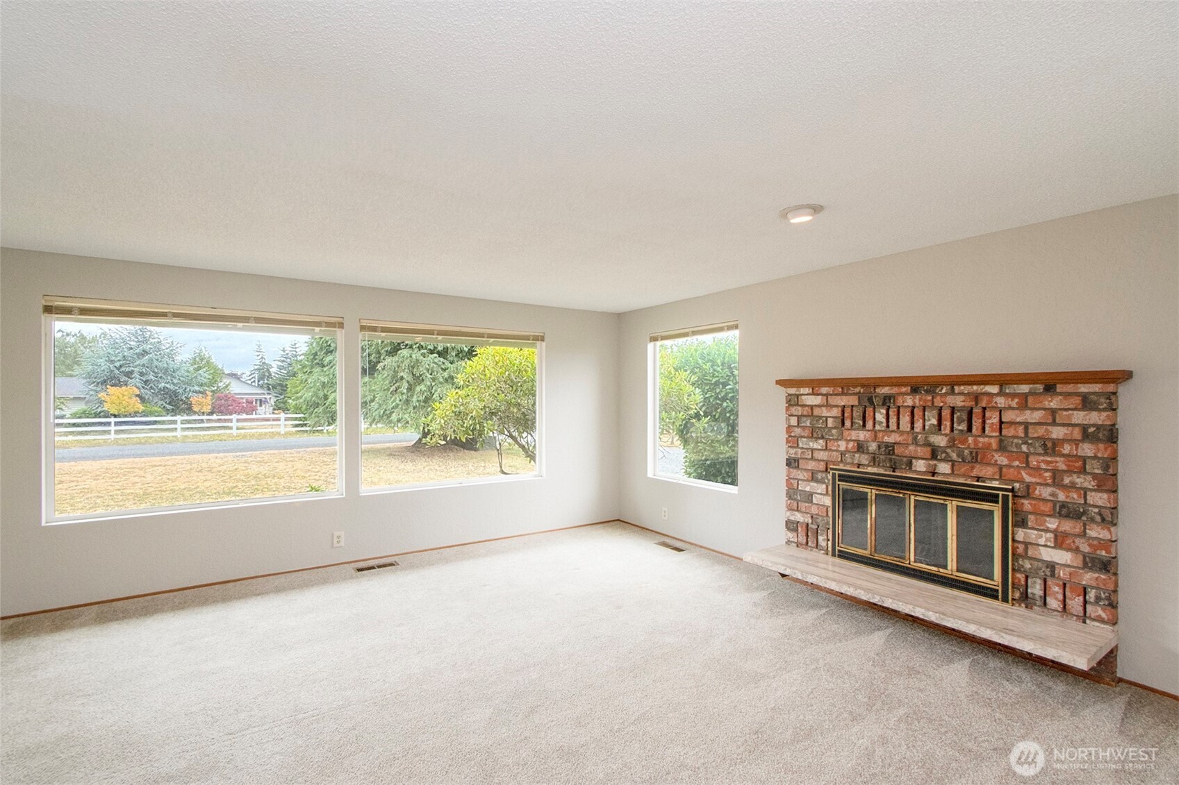 860 Thornton Drive Property Photo 4