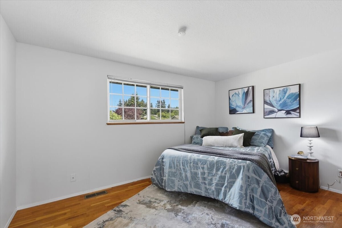 1726 E 59th Street Property Photo 12