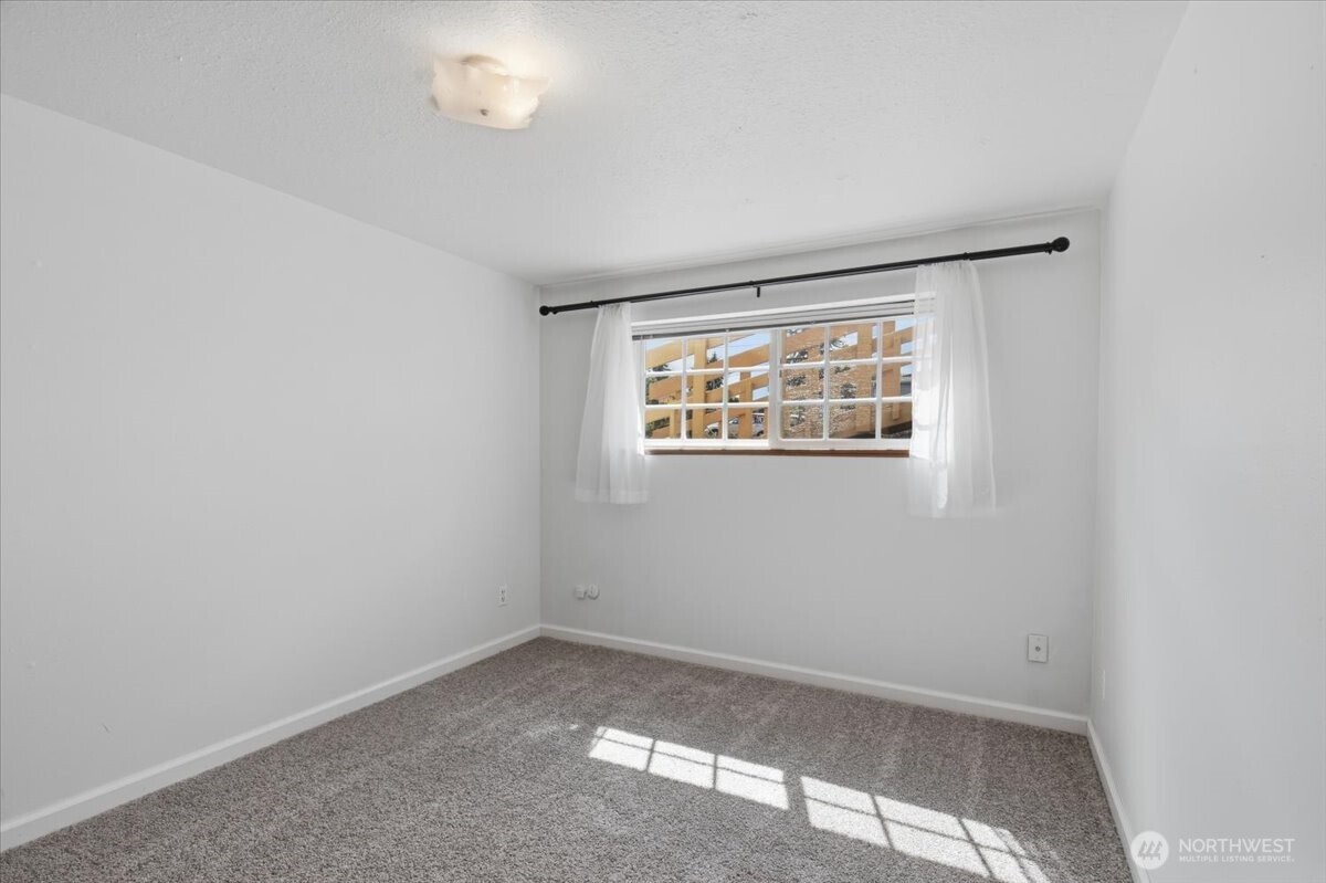 1726 E 59th Street Property Photo 16
