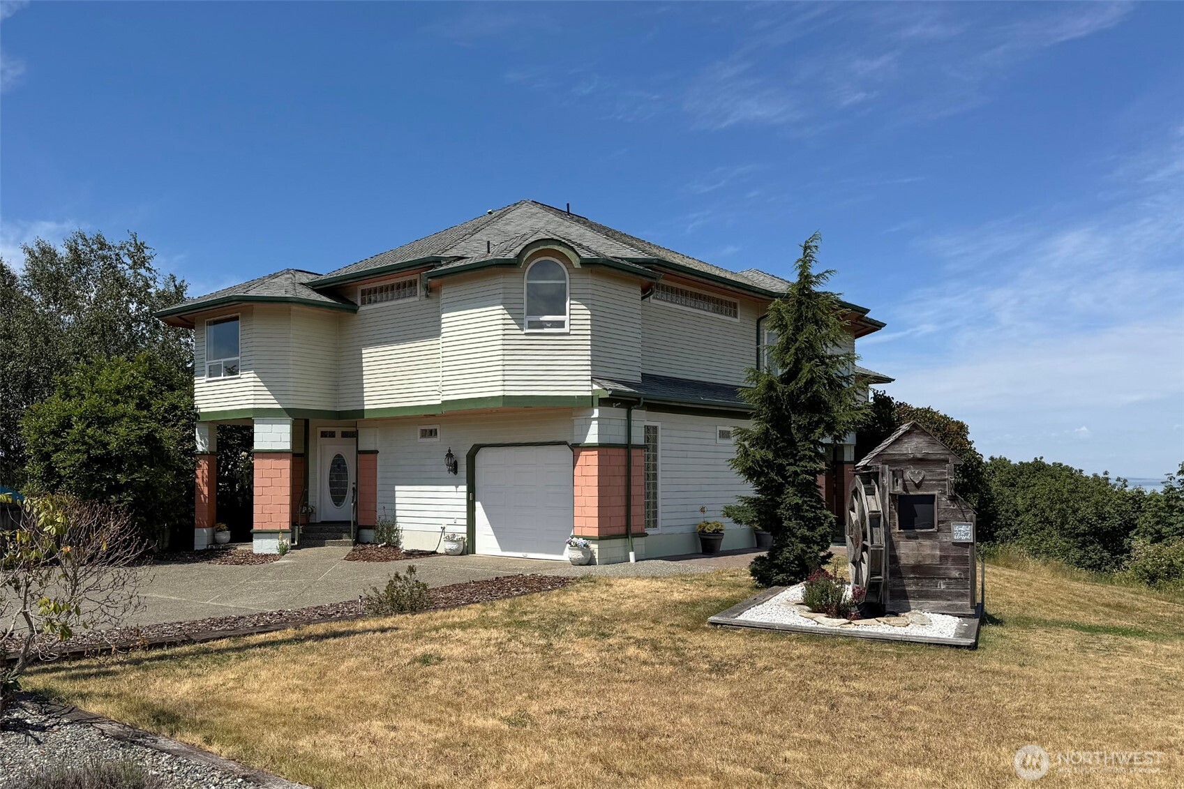 1623 W Fifth Street Property Photo 2