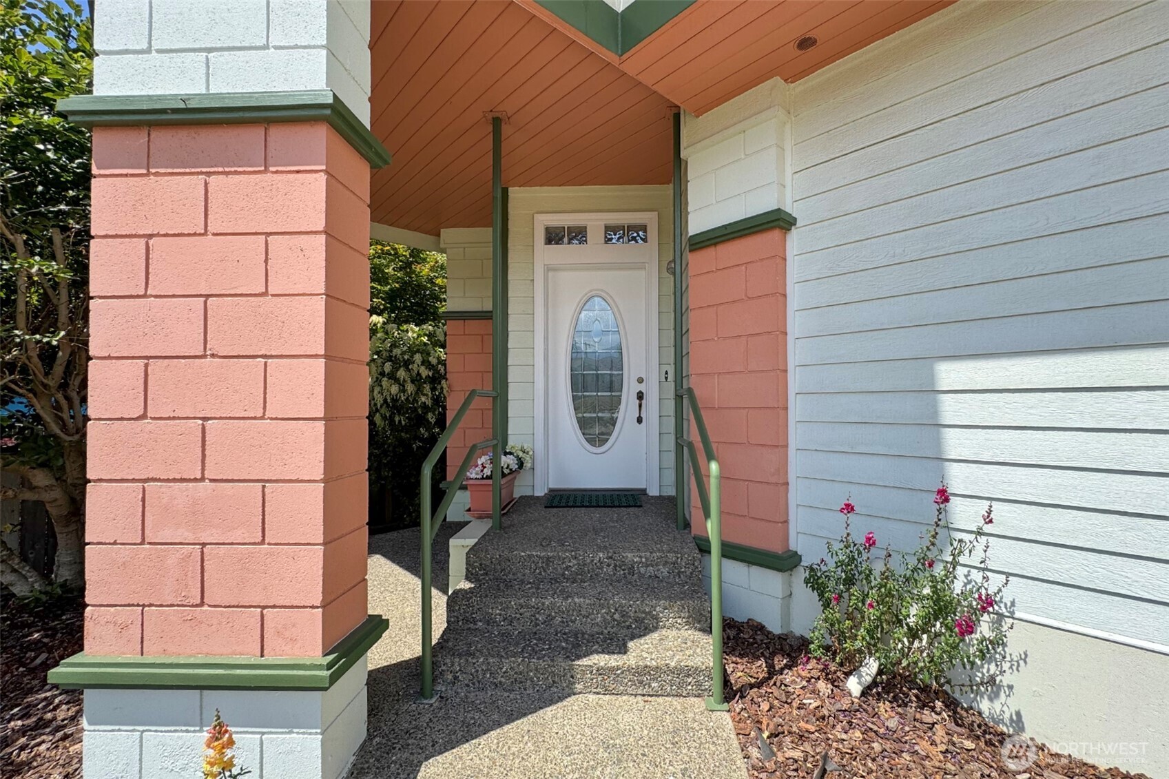 1623 W Fifth Street Property Photo 6