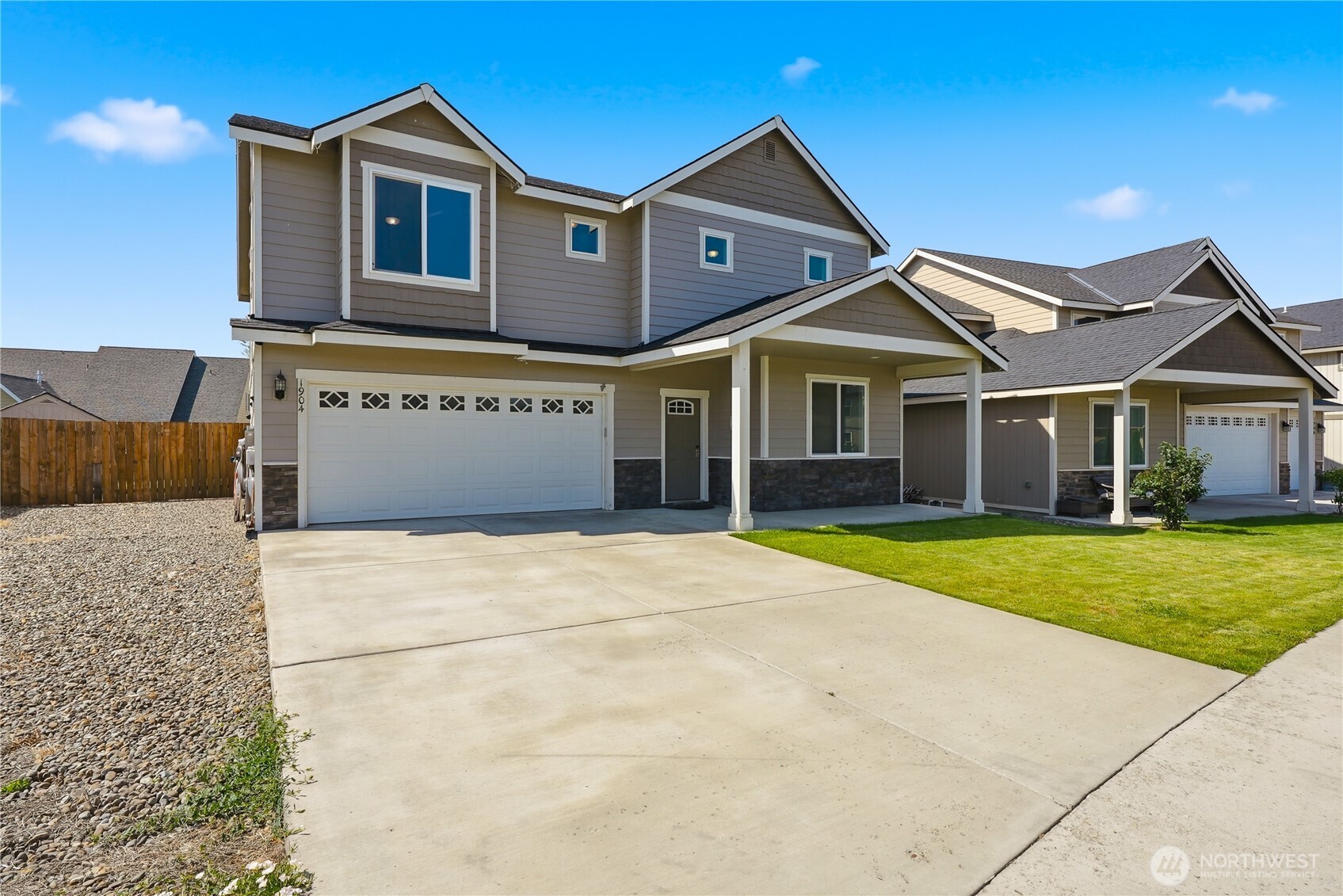 1904 W Sunnyview Lane Property Photo 1