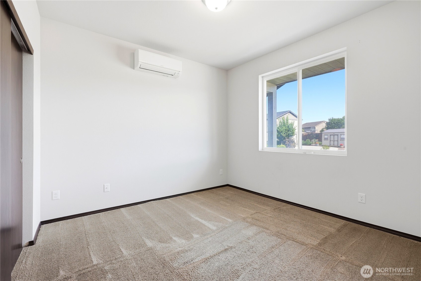 1904 W Sunnyview Lane Property Photo 3