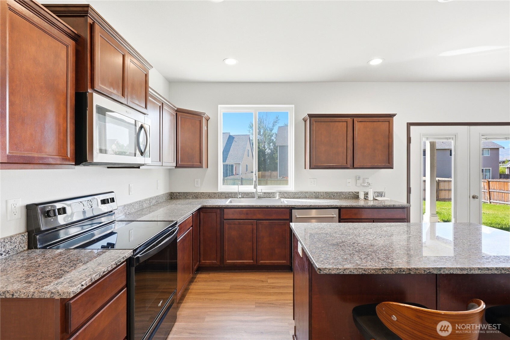 1904 W Sunnyview Lane Property Photo 6