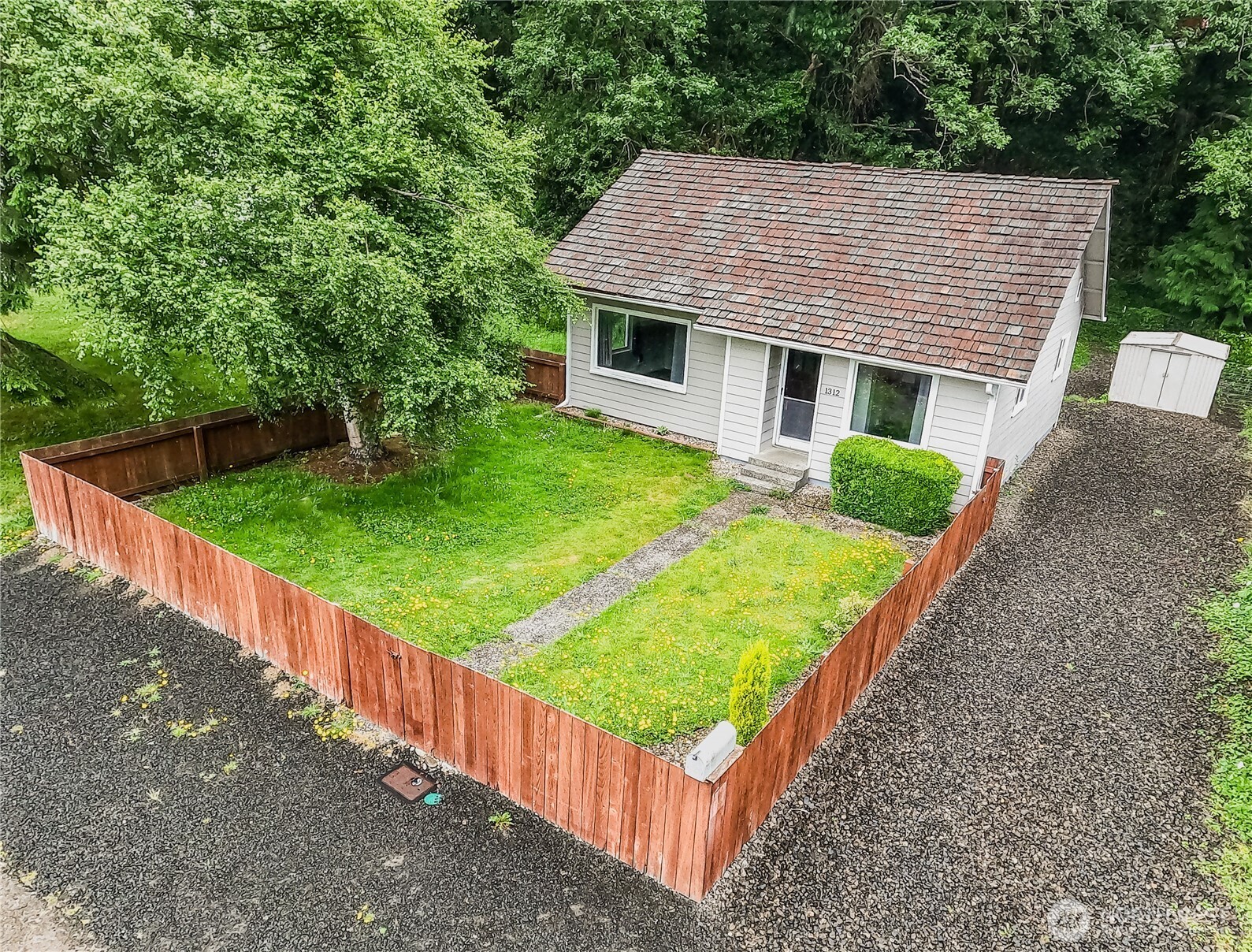 1312 E Summit Street Property Photo 1