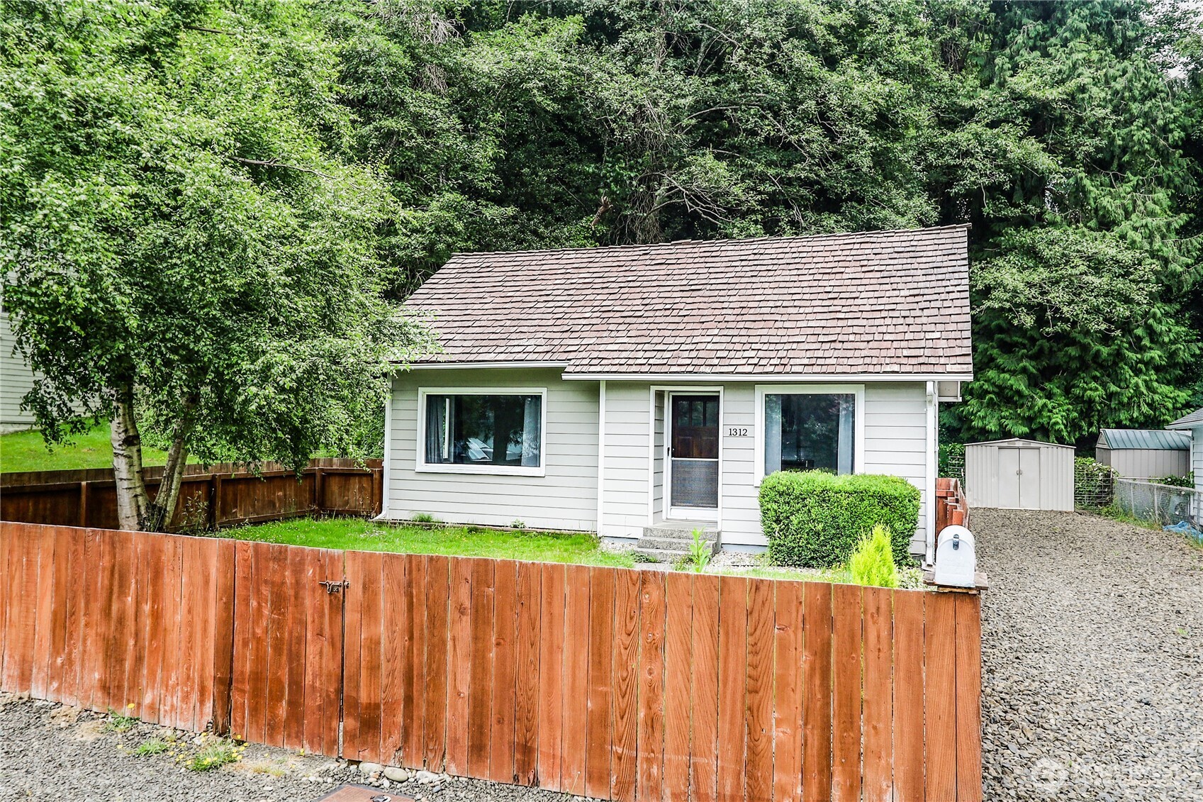 1312 E Summit Street Property Photo 3