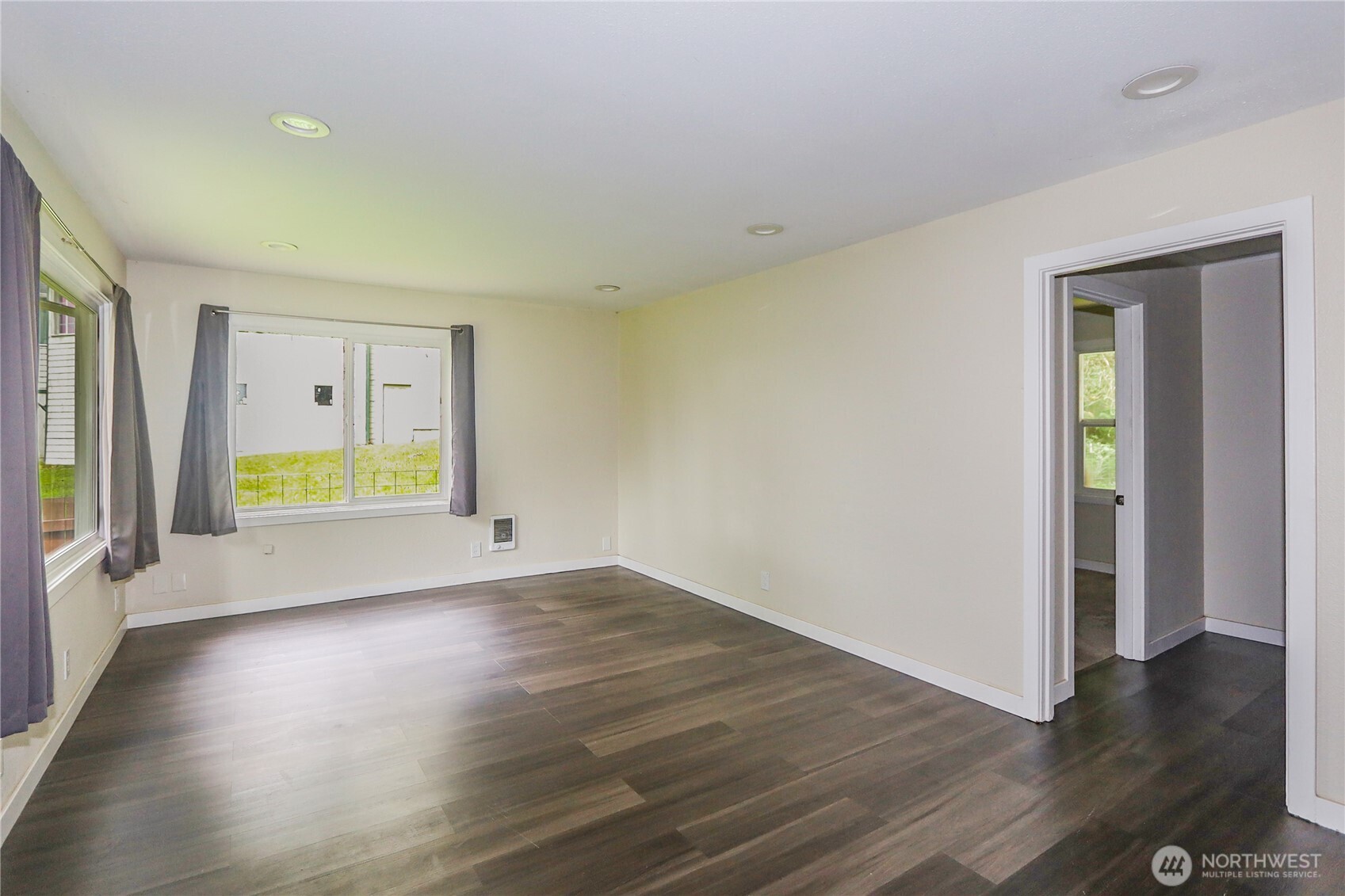 1312 E Summit Street Property Photo 5