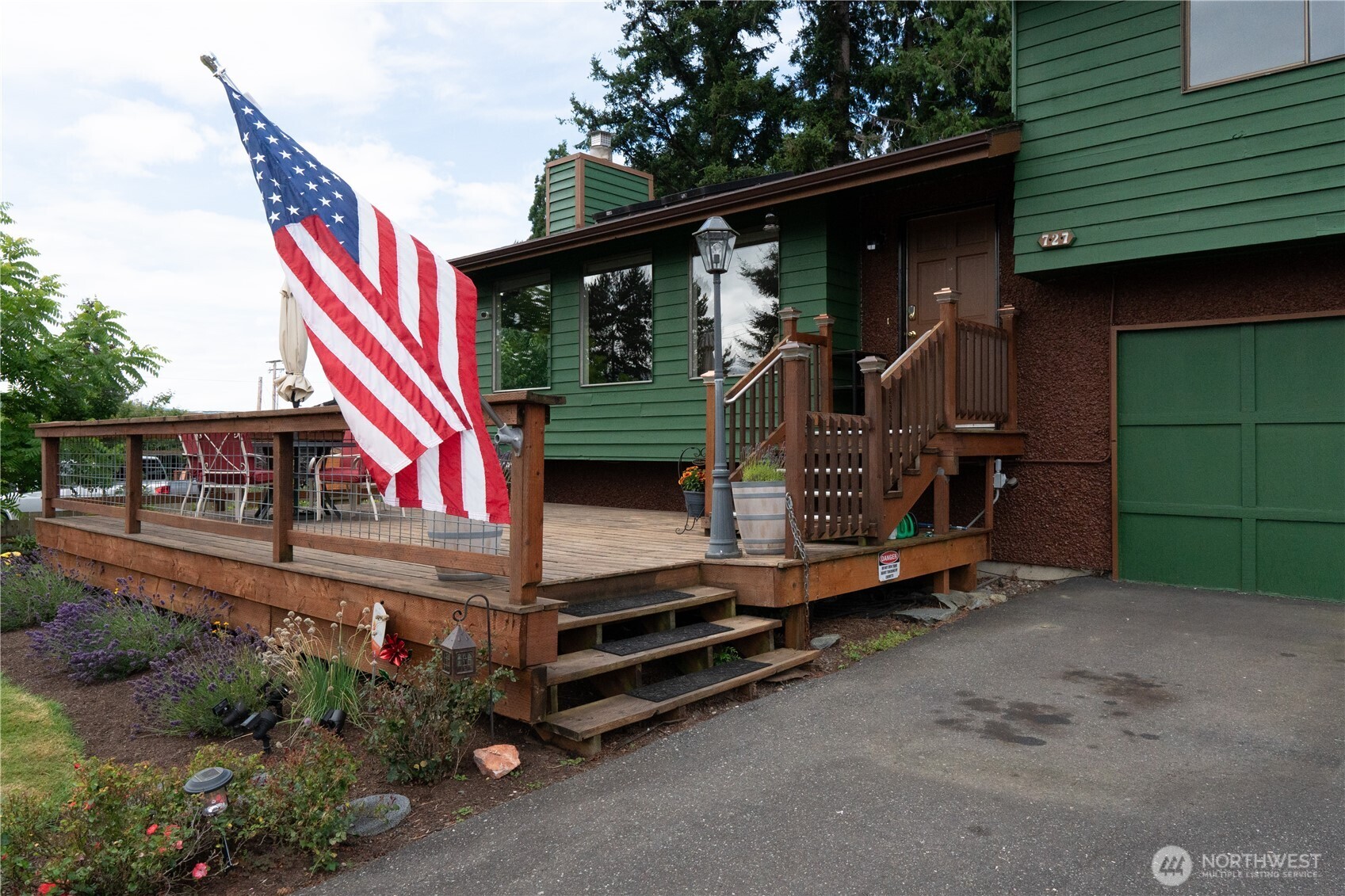 727 Poplar Drive Property Photo 3