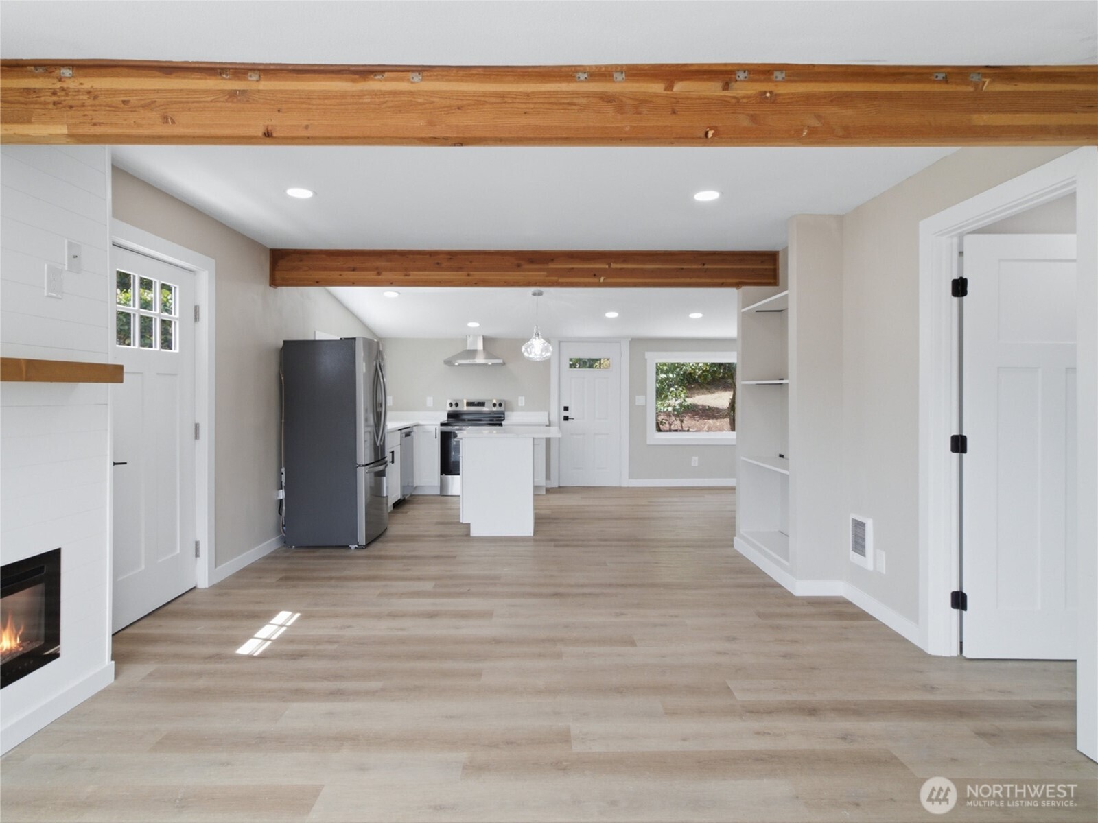 5600 Ocean View Boulevard Property Photo 7