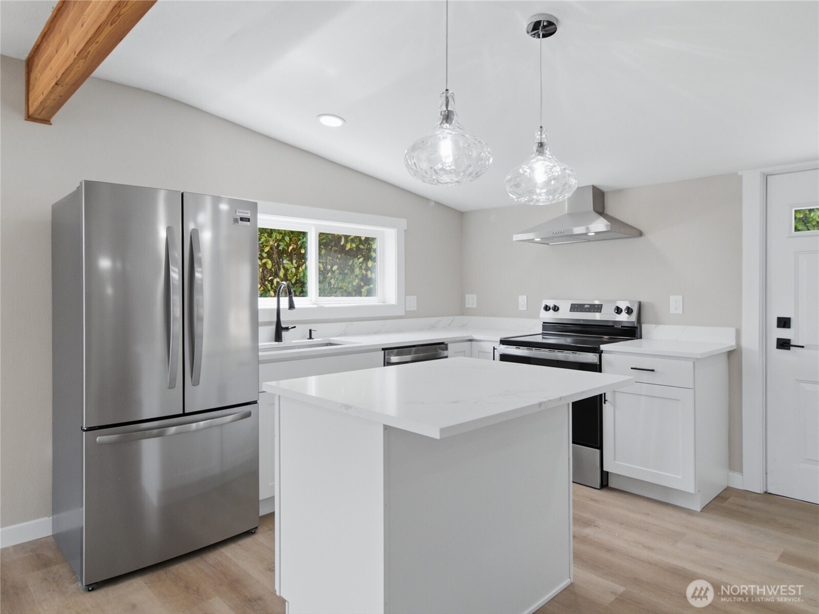 5600 Ocean View Boulevard Property Photo 8