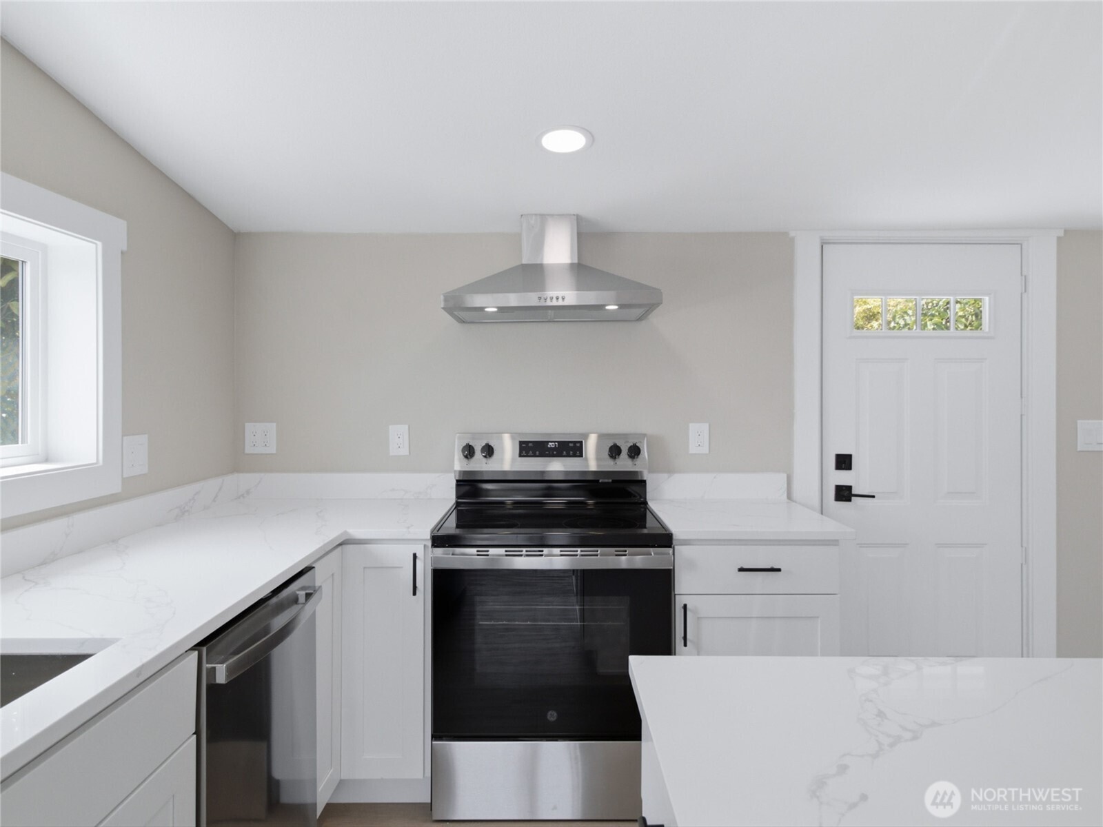 5600 Ocean View Boulevard Property Photo 9