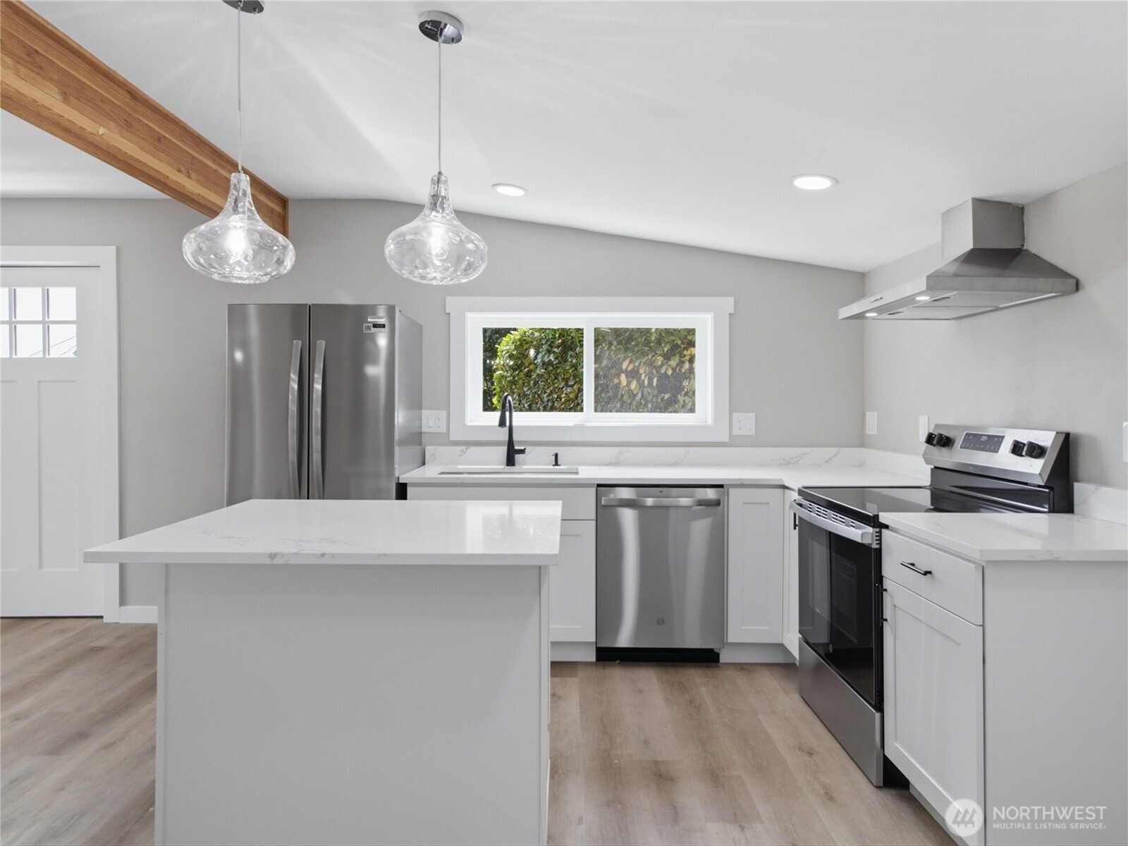 5600 Ocean View Boulevard Property Photo 10