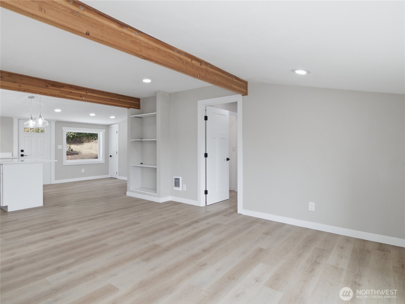 5600 Ocean View Boulevard Property Photo 13