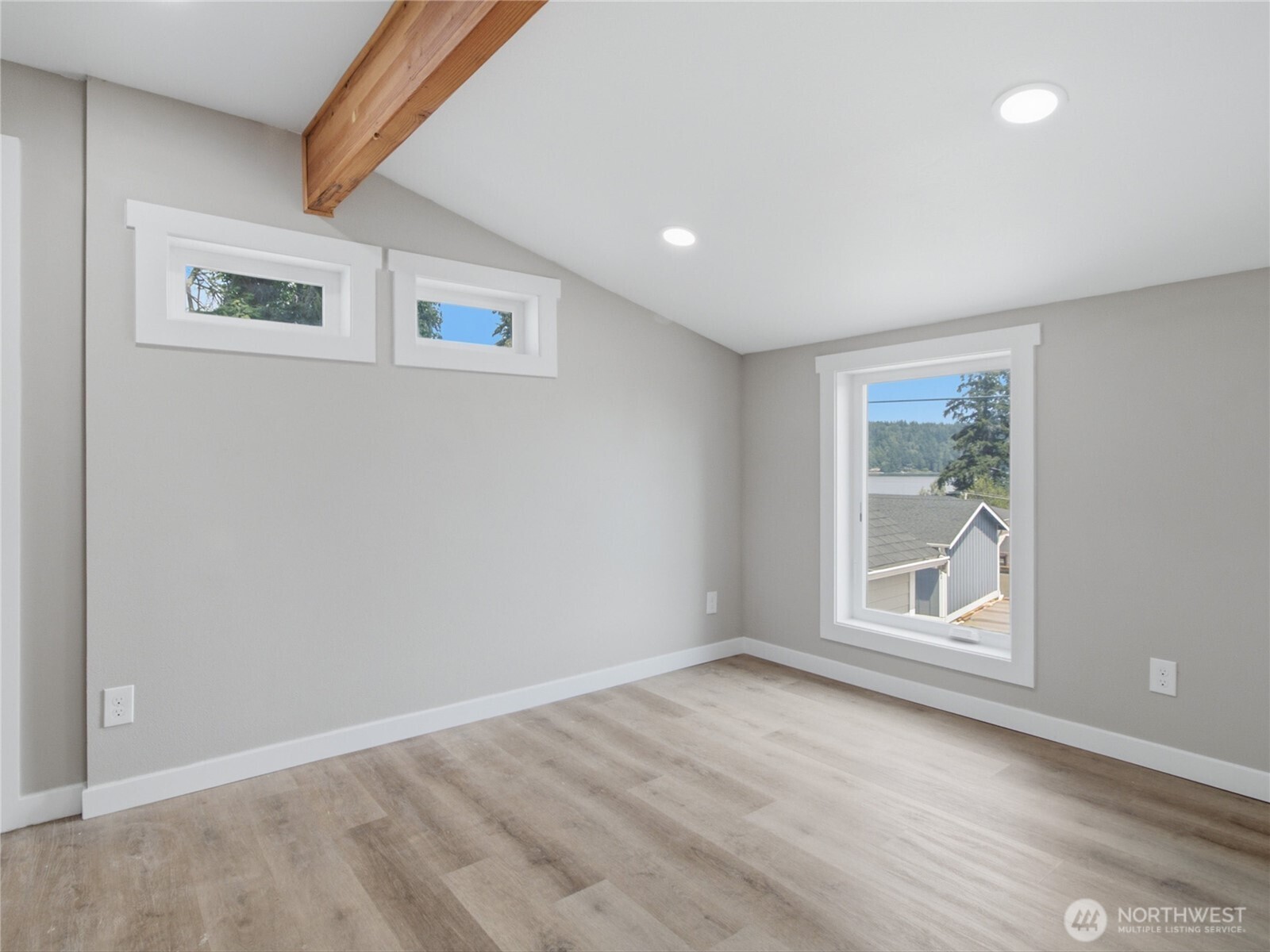 5600 Ocean View Boulevard Property Photo 15