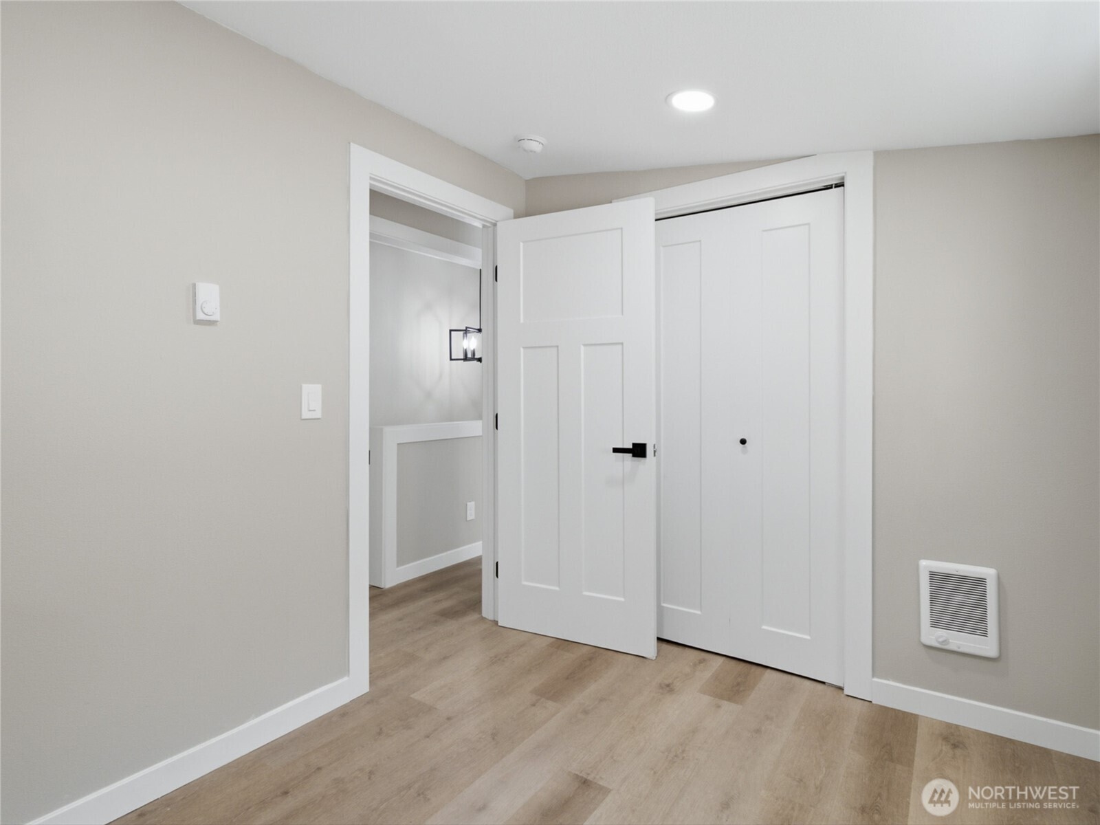 5600 Ocean View Boulevard Property Photo 20