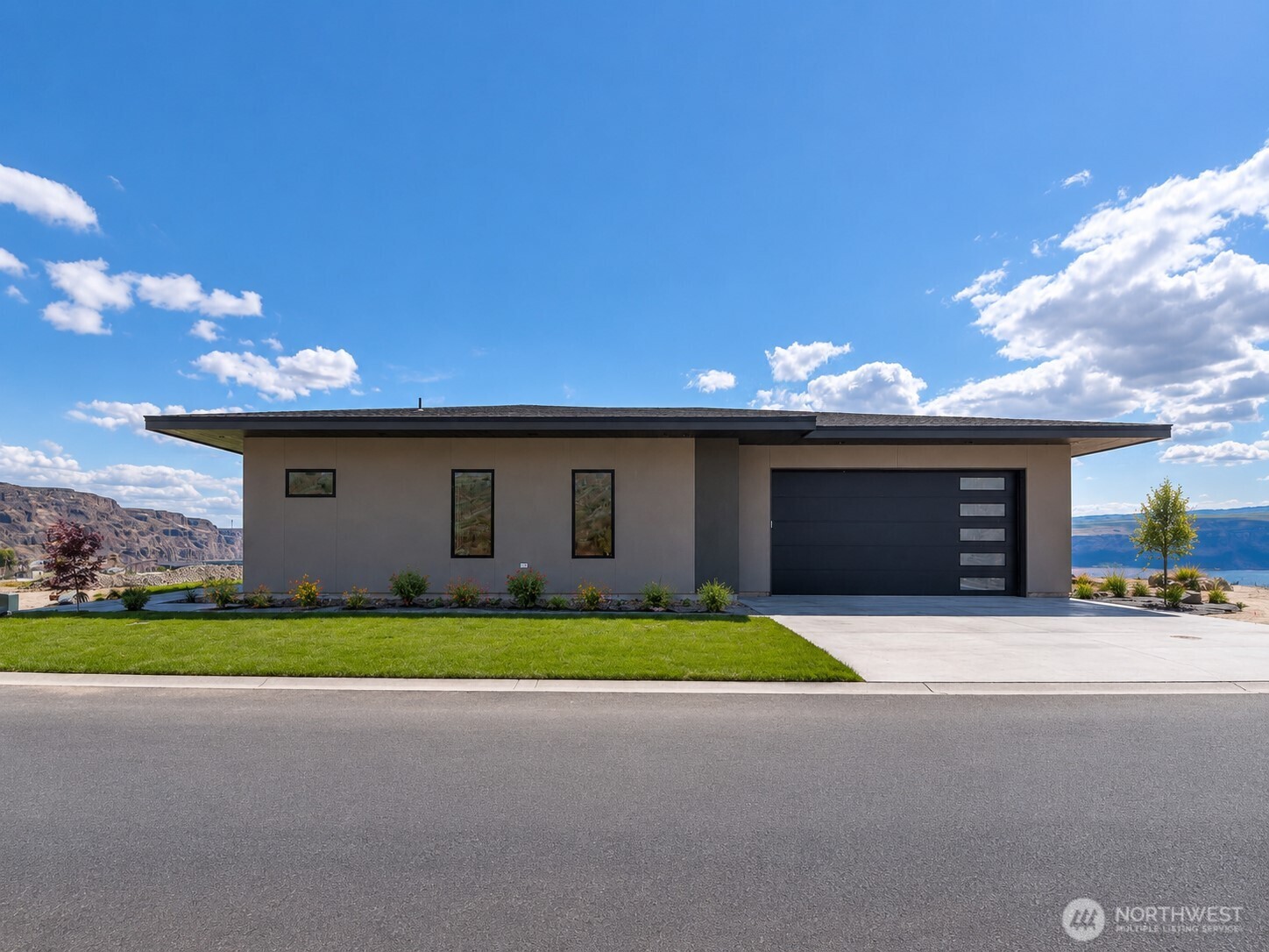 9604 Ridgeview Drive Property Photo 1