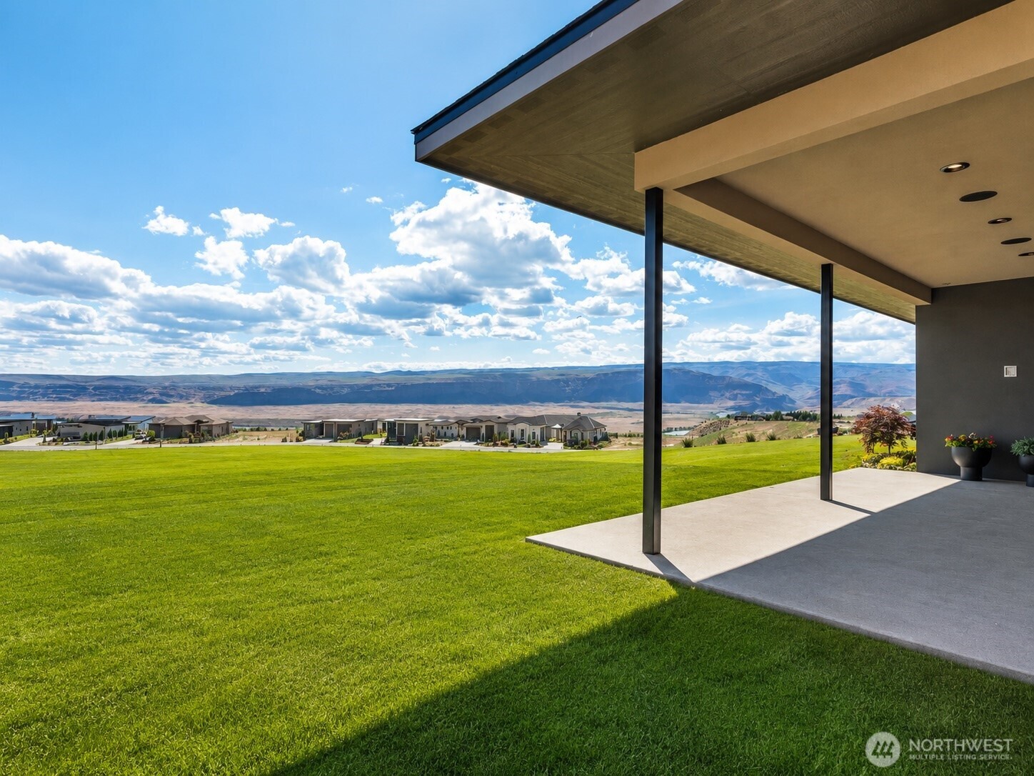 9604 Ridgeview Drive Property Photo 3