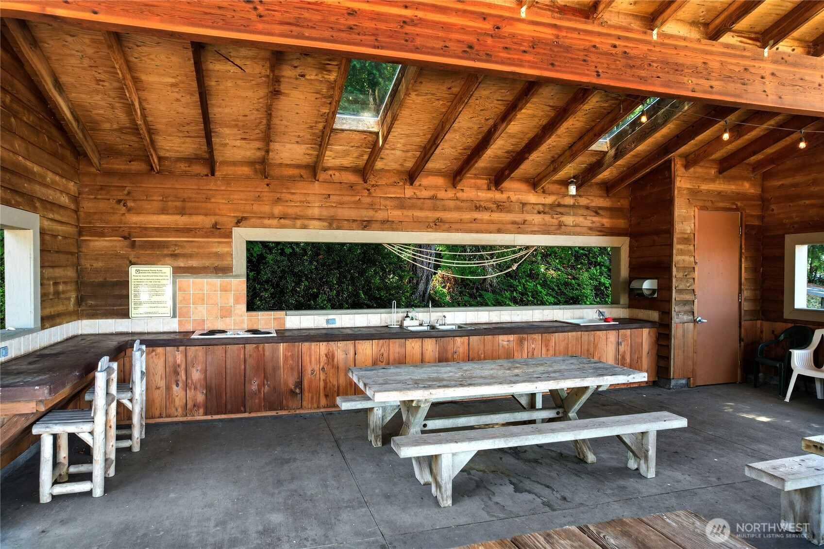 559 E Pointes Drive Property Photo 33