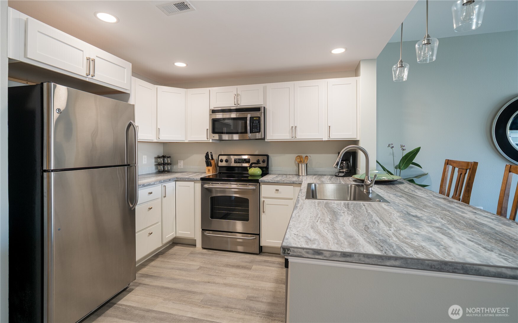 2220 W Woodin Avenue 305 Property Photo 4