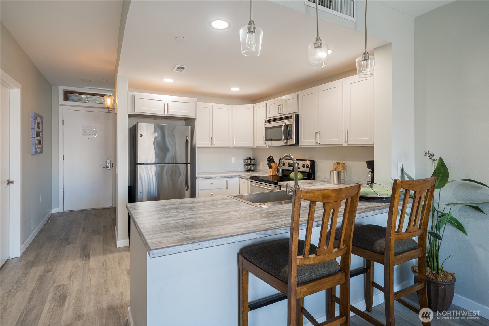 2220 W Woodin Avenue 305 Property Photo 5