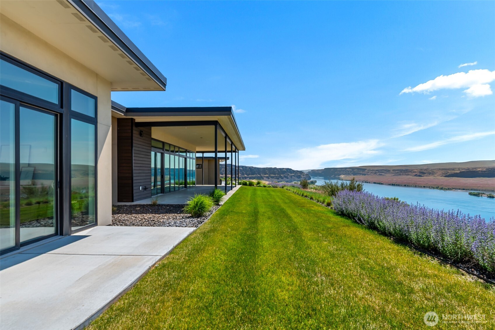 9665 Ridgeview Drive Property Photo 1
