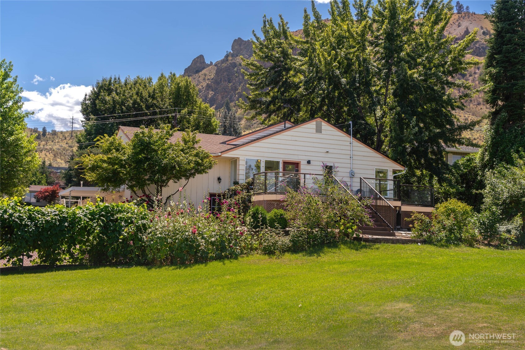 1310 Red Apple Road Property Photo 1