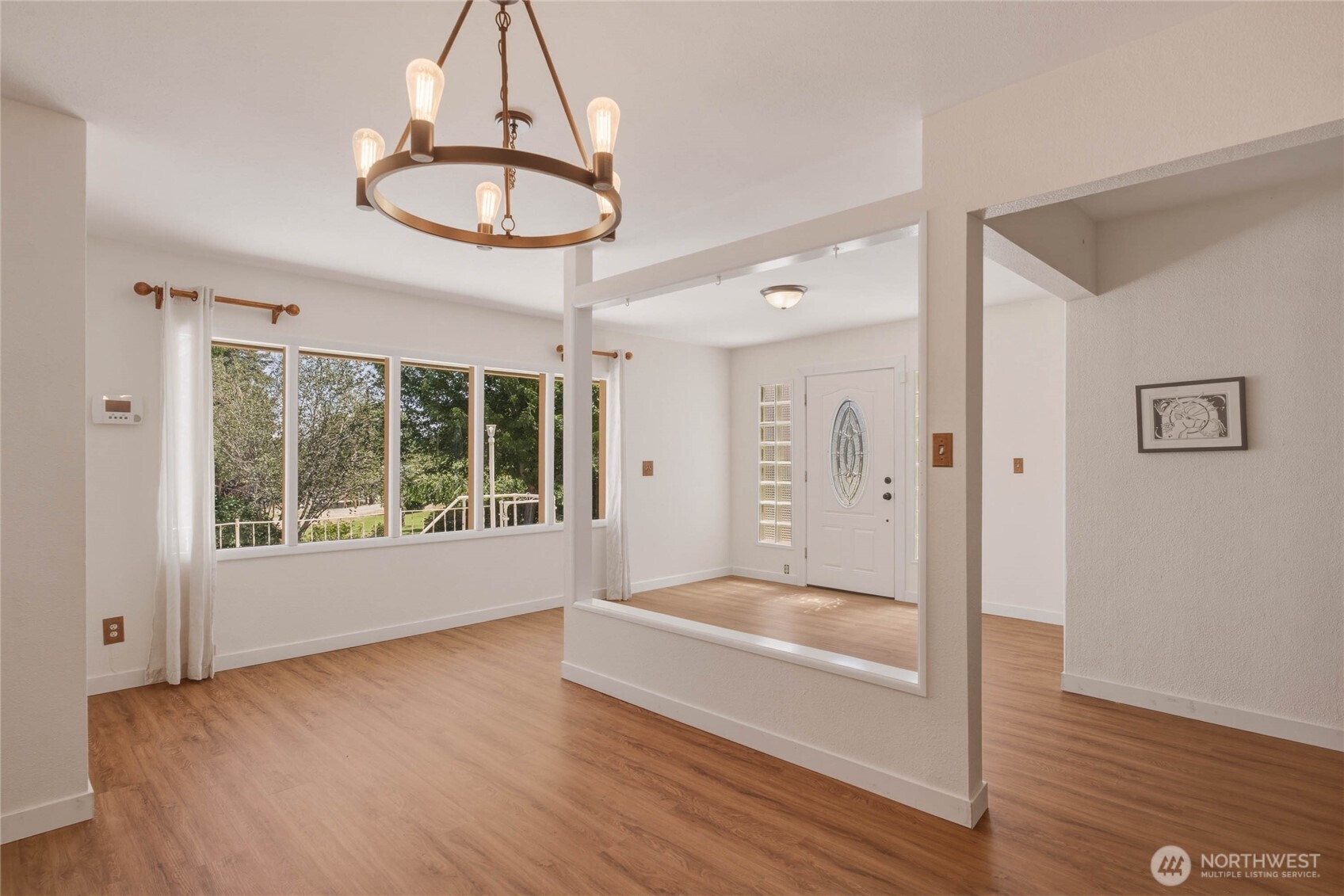 1310 Red Apple Road Property Photo 6