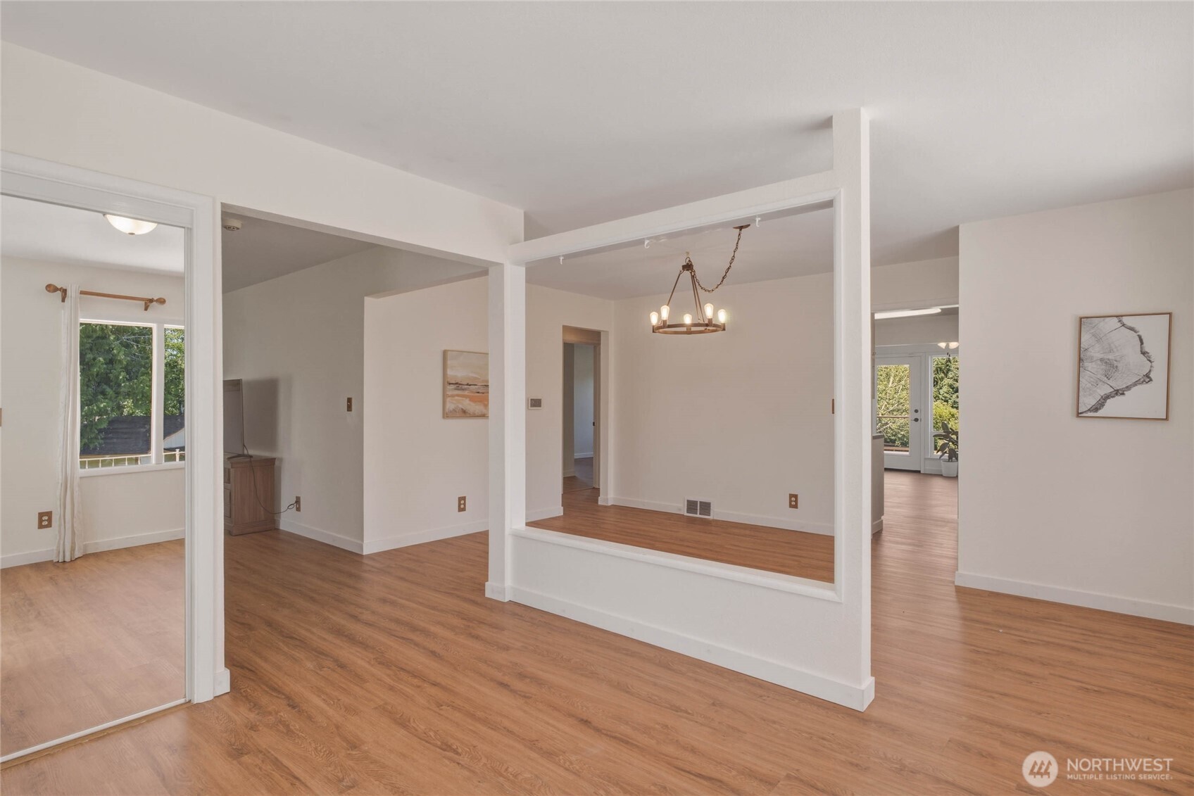1310 Red Apple Road Property Photo 7