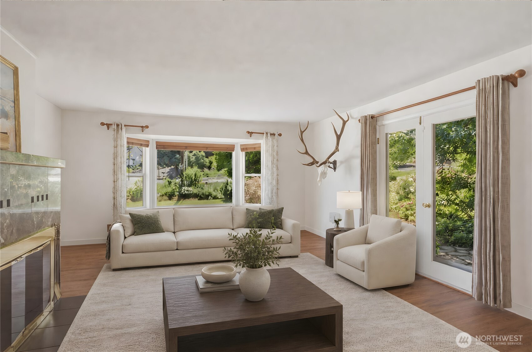 1310 Red Apple Road Property Photo 8