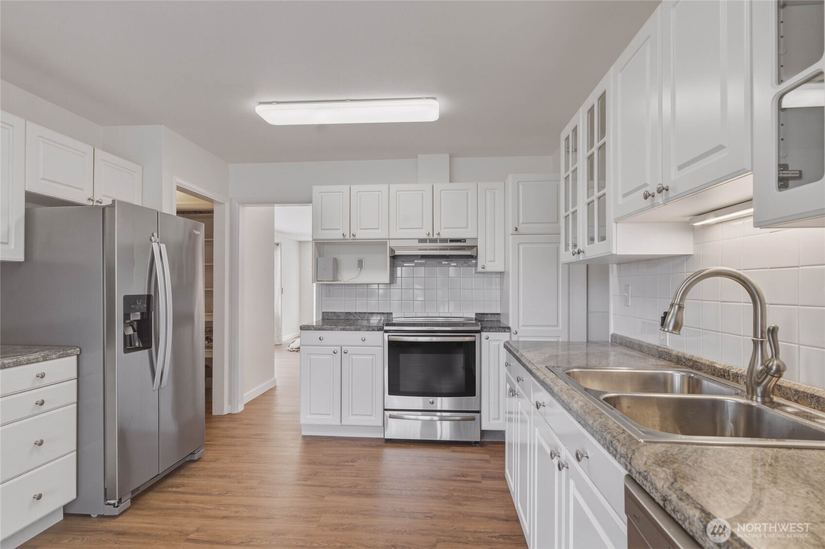 1310 Red Apple Road Property Photo 13