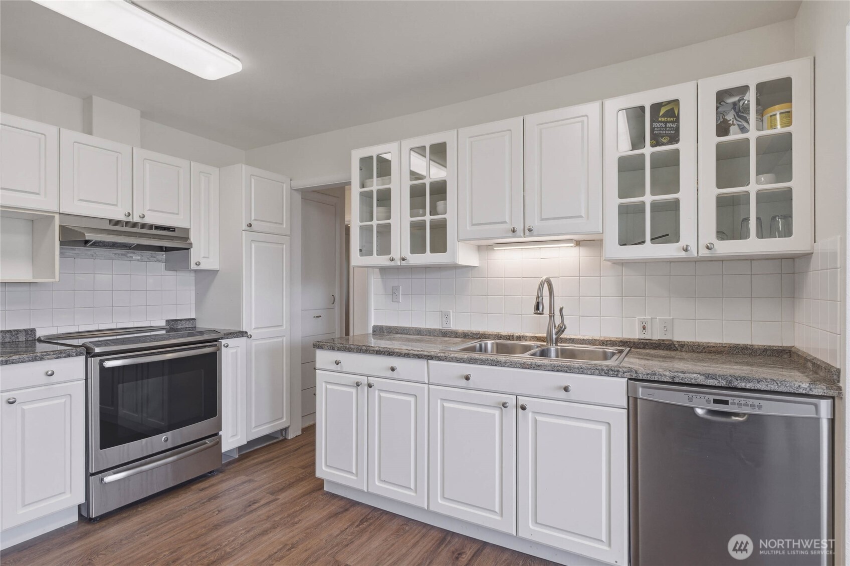 1310 Red Apple Road Property Photo 15