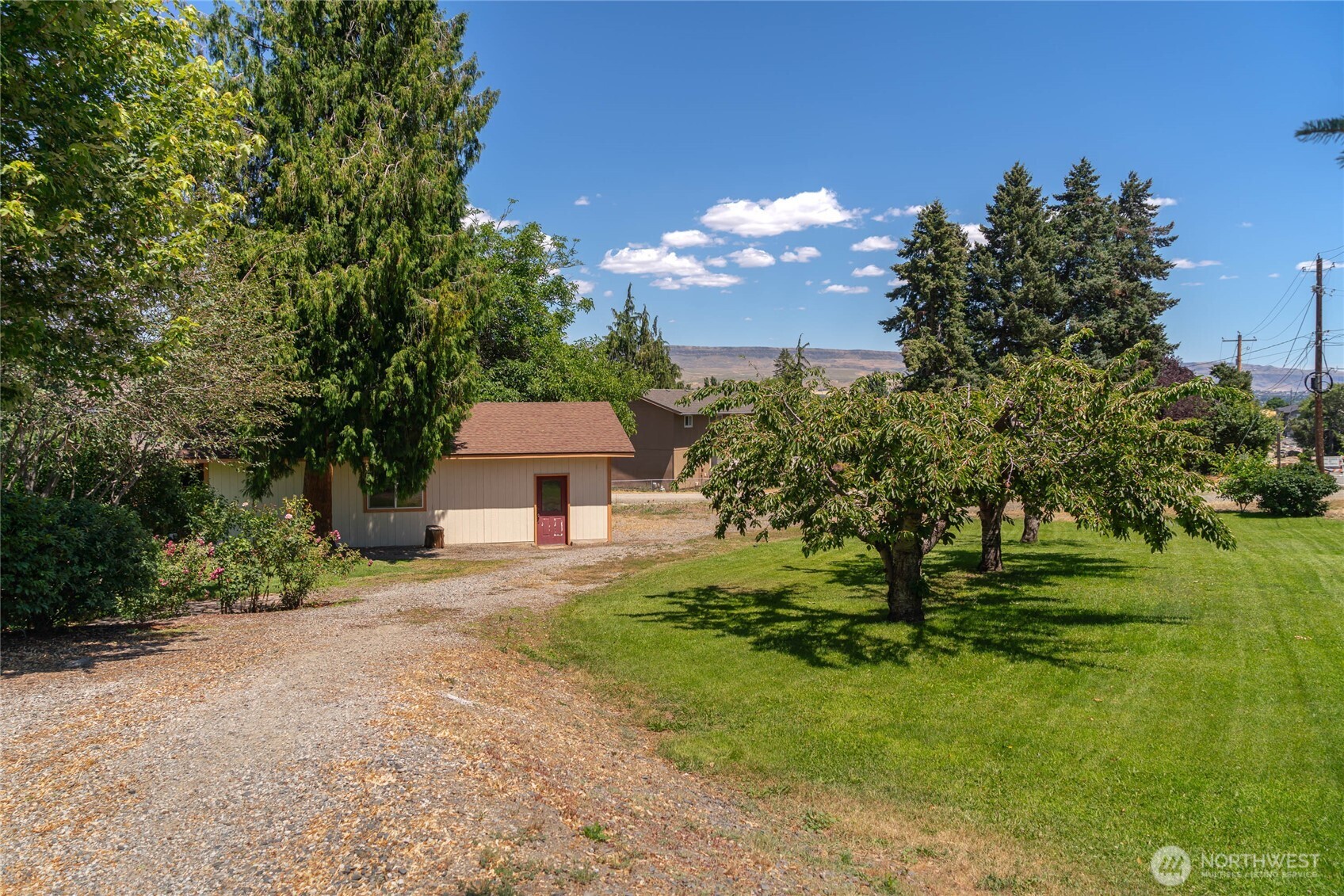 1310 Red Apple Road Property Photo 19