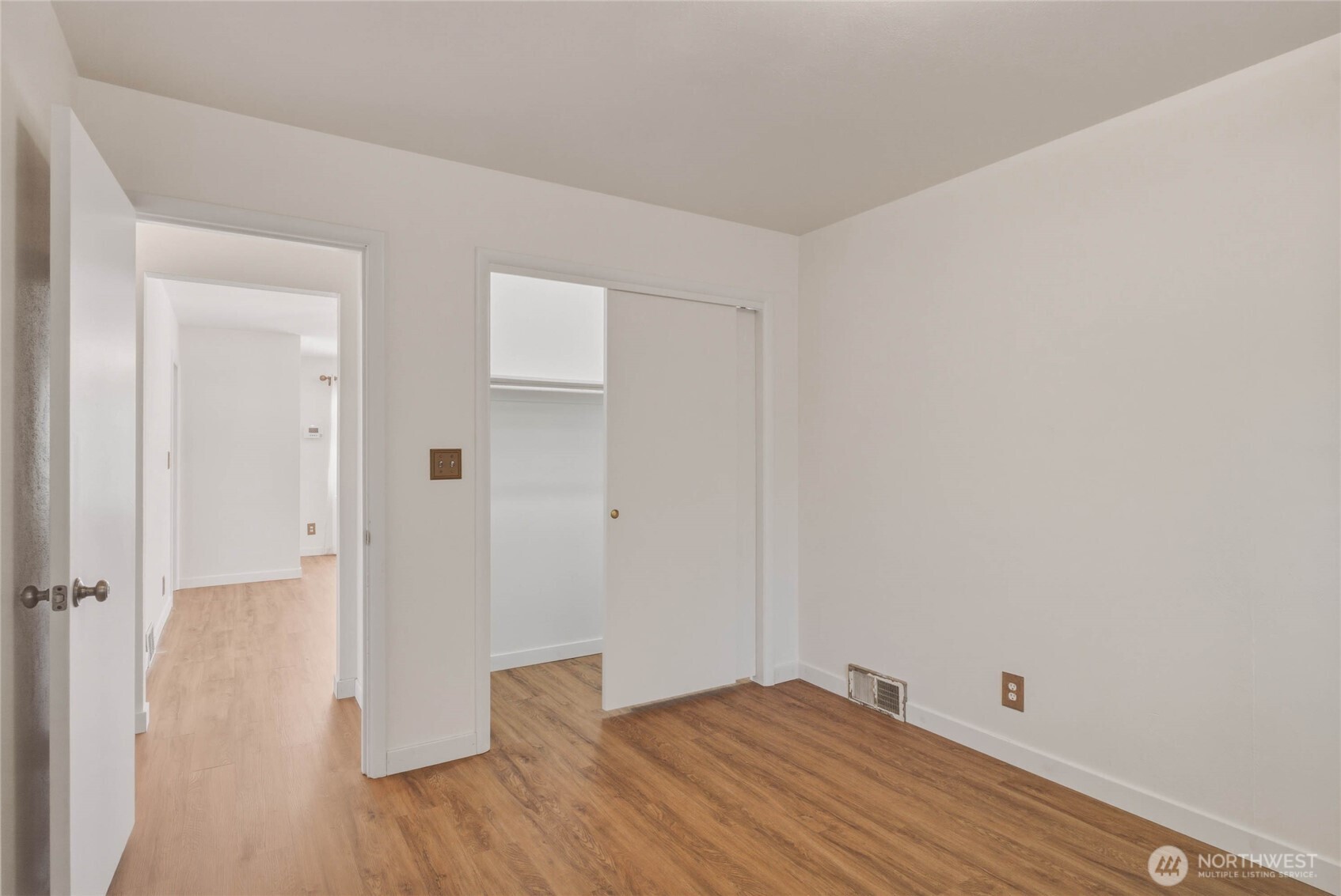 1310 Red Apple Road Property Photo 21